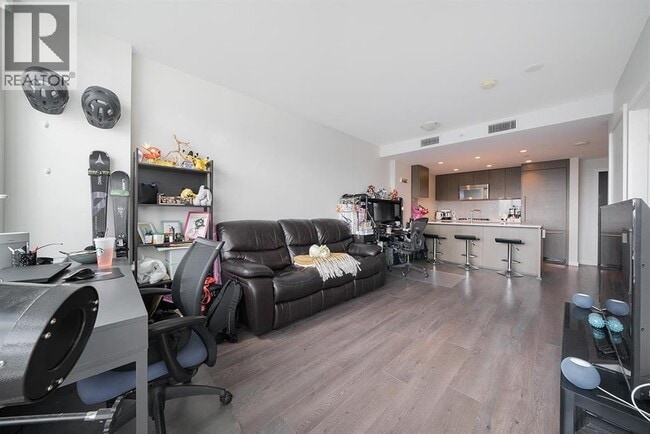 125 E 14th St