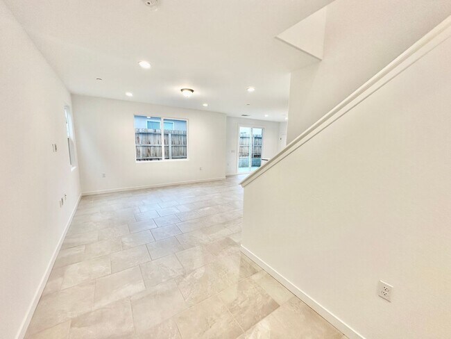 Photo - BRAND NEW 3/2.5 Lennar In Riverstone Community