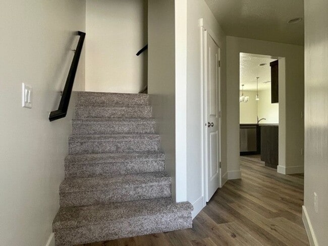 Photo - Desert Bluff 4 Bed Home!