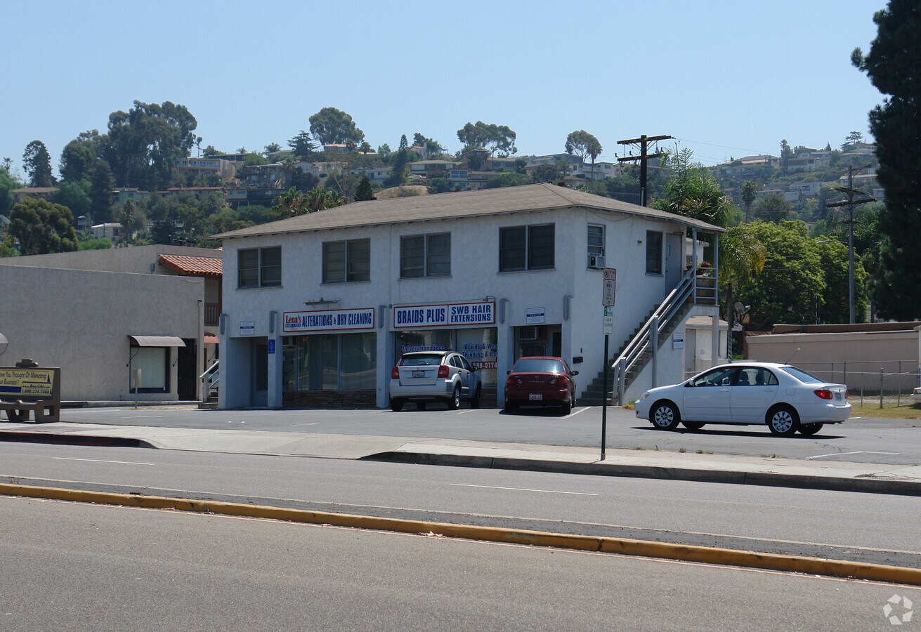 Photo - 4582-4584 Maple Ave