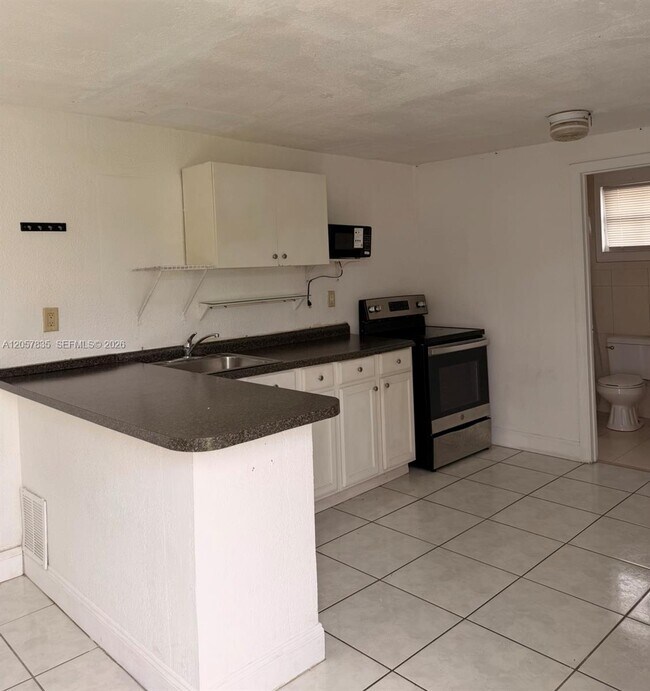 Photo - 9815 SW 51st Terrace Unit B