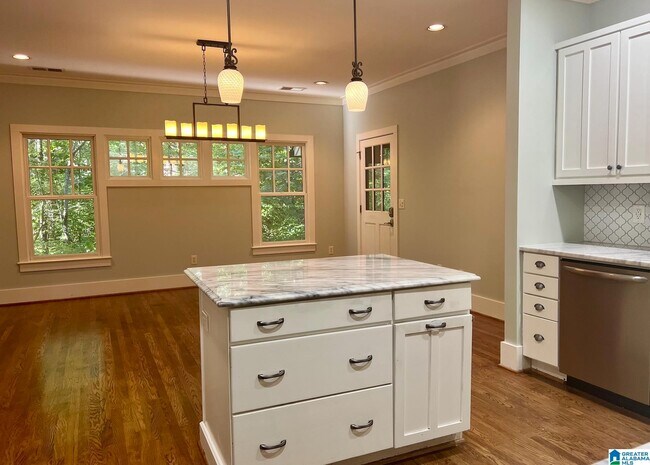 Photo - 220 Hawthorn St