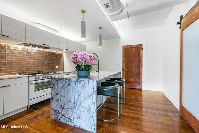 Photo - 301 S Toulme St Unidad 103