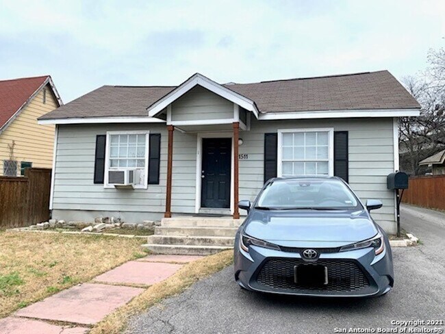 Building Photo - 1511 W Ashby Pl Unit 03