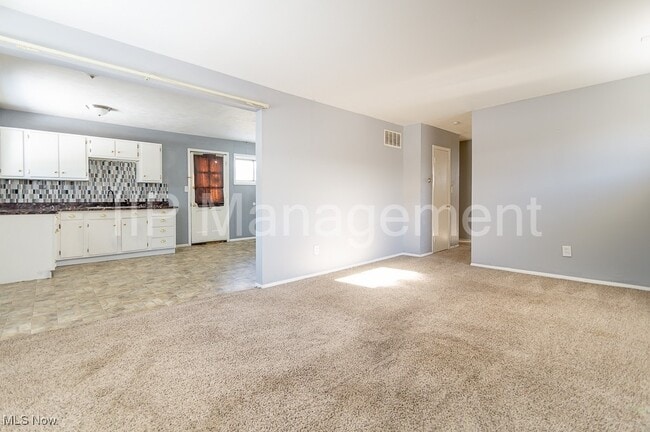 Photo - 537 Northfield Rd