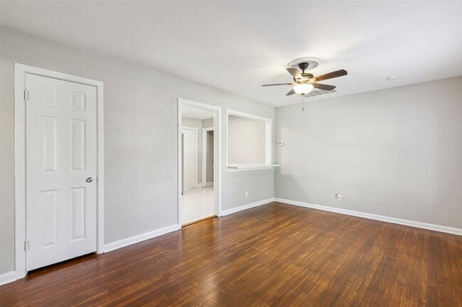 Photo - 832 Bowie St