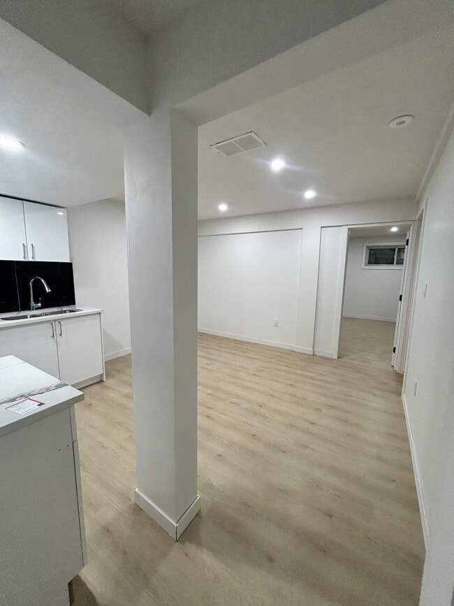 Photo - 2360-2159 159 St SW