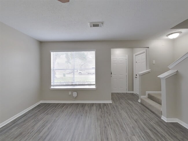 Photo - 3210 Kelling St