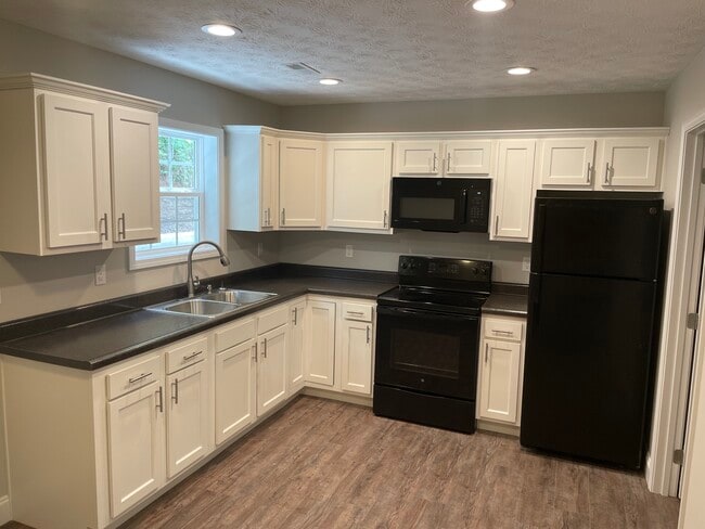 Photo - 1011 W 5th St