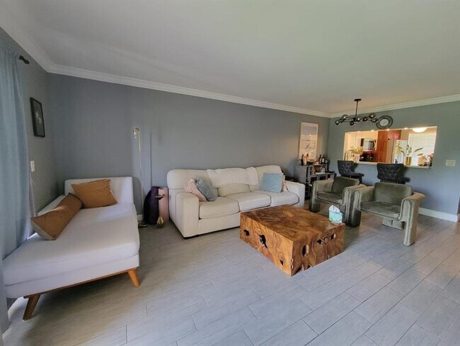 Photo - 22100 Palms Way Unidad 105 Rental