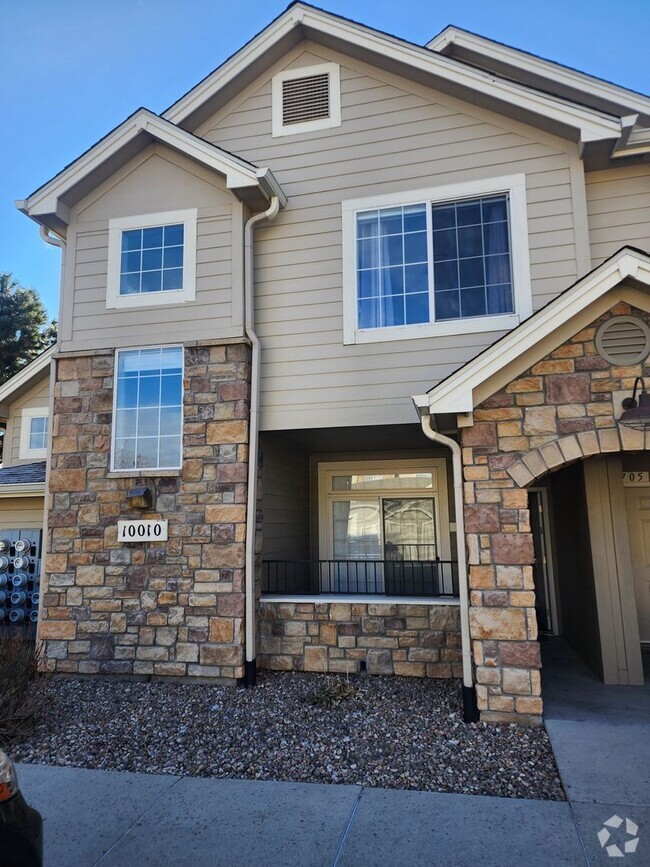 Building Photo - Corner Unit 2 Bed Townhome