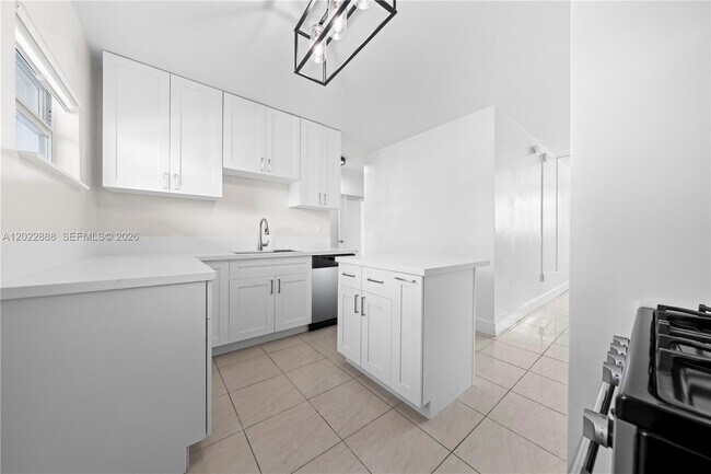 1300 Lincoln Rd Unit D204
