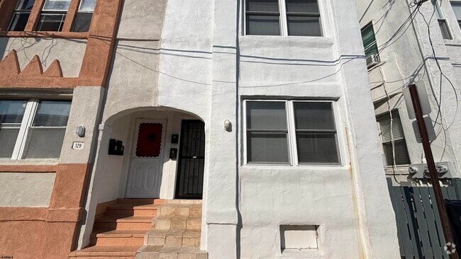 Building Photo - 131 South Wilson Avenue Unit 1 Rental