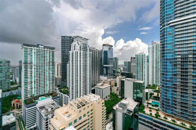 Building Photo - 1200 Brickell Bay Dr Unit 4024