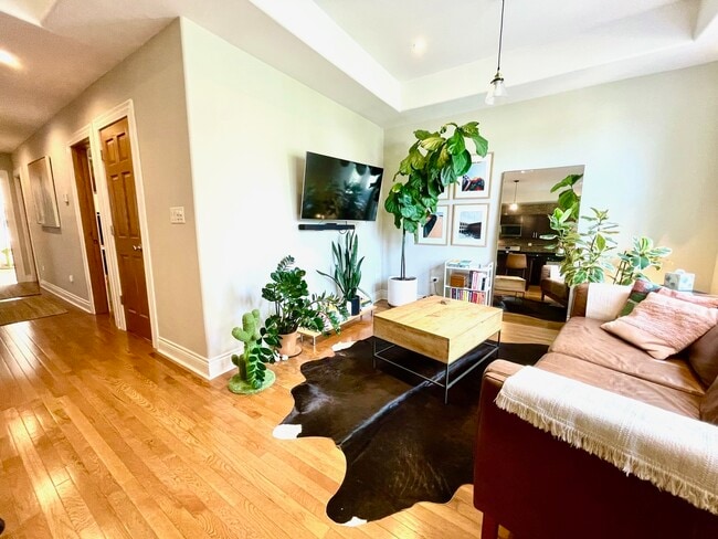 Photo - 2537 N California Ave Unit 2