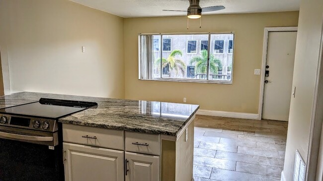 Photo - Tropical Breeze Apartments