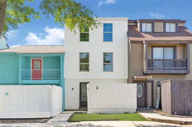 Photo - 2022 Lakewood Ct