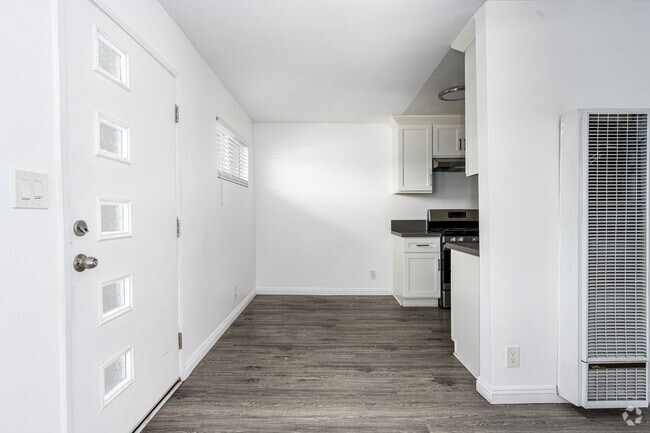 2BR, 1BA - 675SF - Dining Room