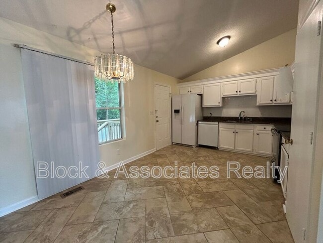 Photo - 808 Circle Dr