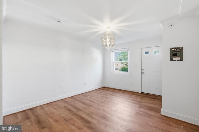 Building Photo - 1701 Montello Ave NE Unit B