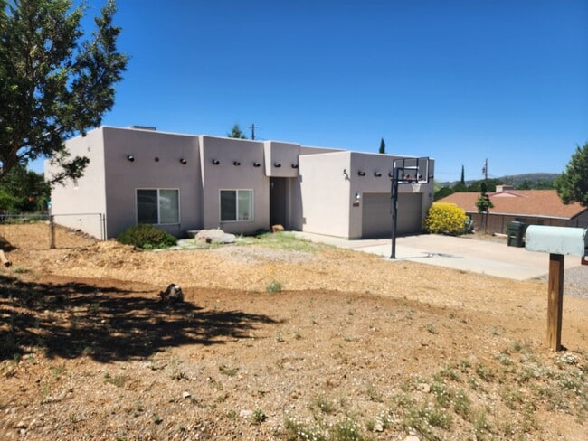 Building Photo - 1410 E Pine St Rental