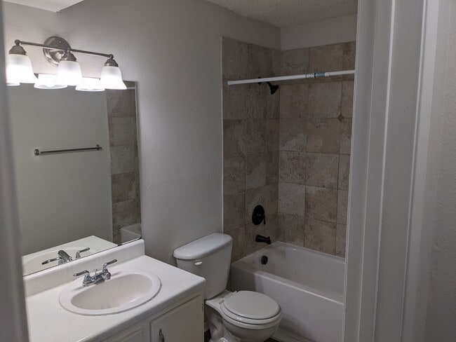 Photo - 6008 N Lamar Blvd Unidad 1-104