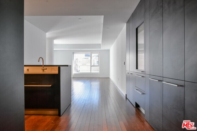 Building Photo - 6250 Hollywood Blvd Unit 9H Rental
