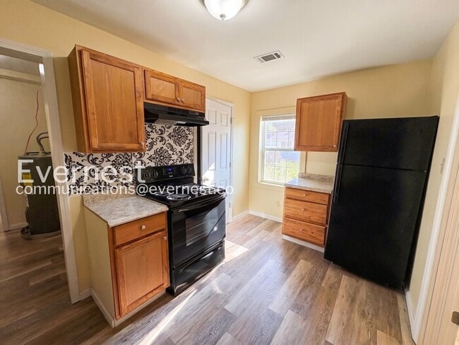 1318 W 13th St