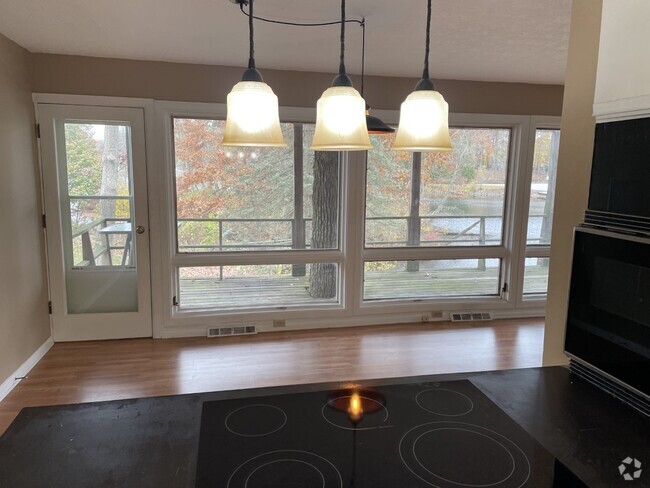 Building Photo - 4335 Ormond Dr Unit 1 Rental