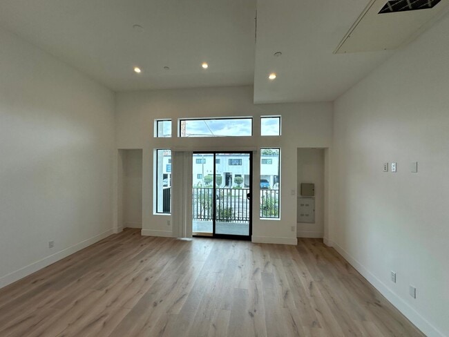 Photo - Beautiful Modern Luxury 4 Story Townhome -...