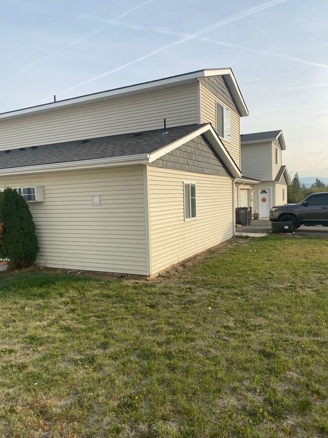 2806/2808 N Carnahan St.