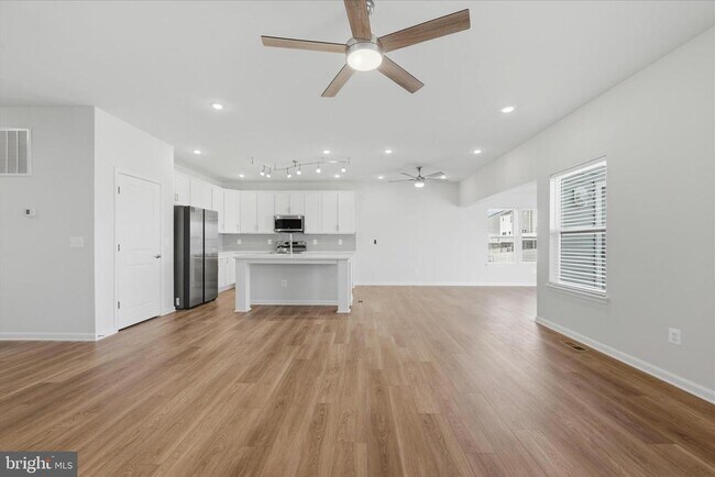 Photo - 148 Huntwell W Ave