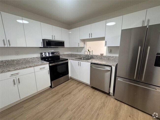 Building Photo - 1810 SW 81st Ave Unit 2109 Rental