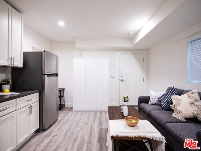 Photo - 1147 W 37th St Unidad 1