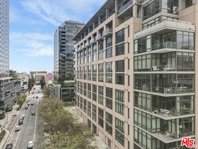 Building Photo - 1111 S Grand Ave Unit 1115