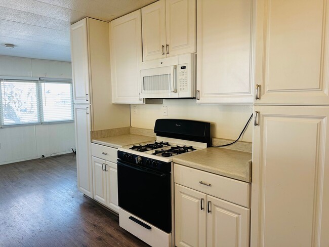 Photo - 5-Bed/2.5-Bath Rental by the Colorado River and Marina Proximity and Shopping Convenience!