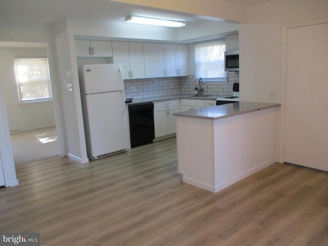 Building Photo - 525 Grant Ave