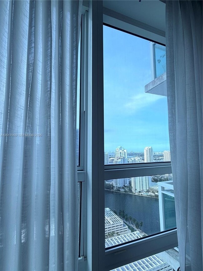 Building Photo - 950 Brickell Bay Dr Unit 4208