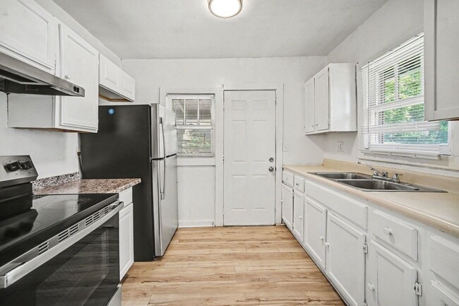 Photo - 6431 S Benton Ave