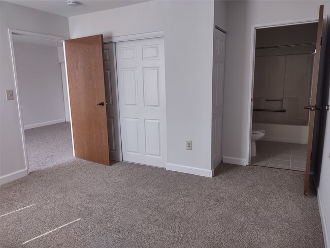 Photo - 664 Town Bank Rd