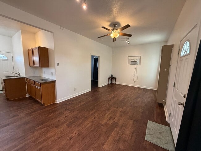 Photo - B&amp;B Rentals - 101 E 19thSt Unit 101 E 19th St Apt 2