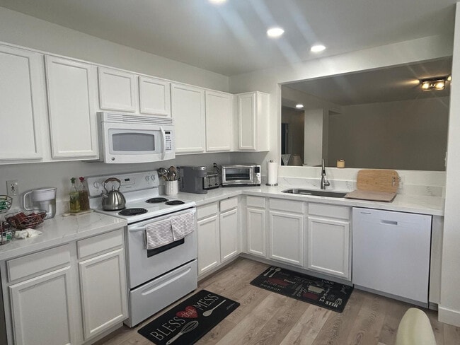 Photo - 1722 W Amberwood Dr