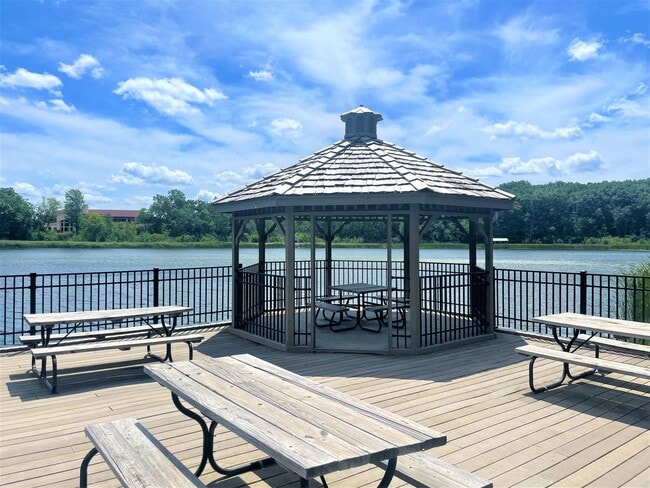 Photo - Parkwood Lake Apartments