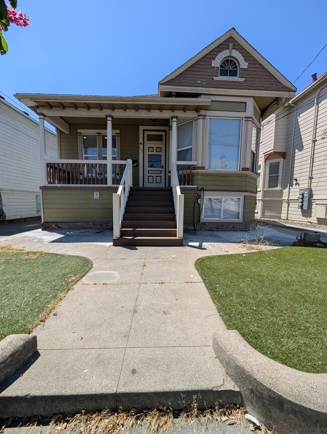 Photo - 163 Gifford Ave Unit D