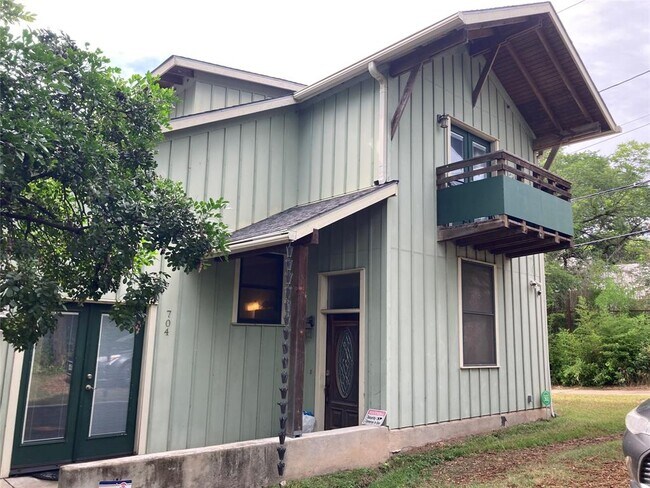 Photo - 704 Waller St