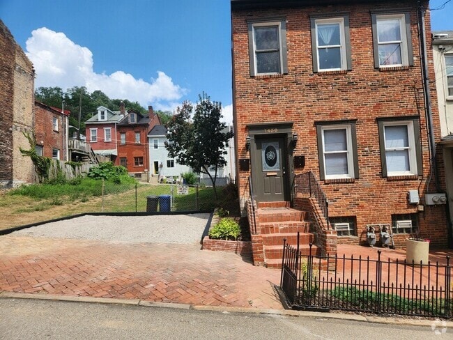 Building Photo - 1430 Boyle St Rental
