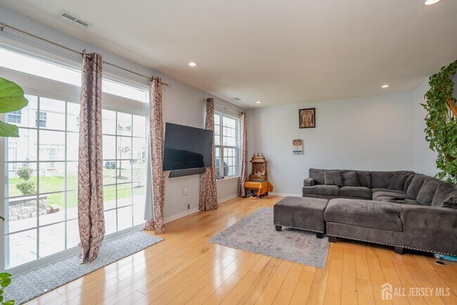 Photo - 18 McLean Ter