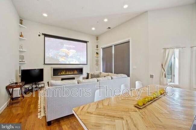 Photo - 2357 Champlain St NW Unit 102