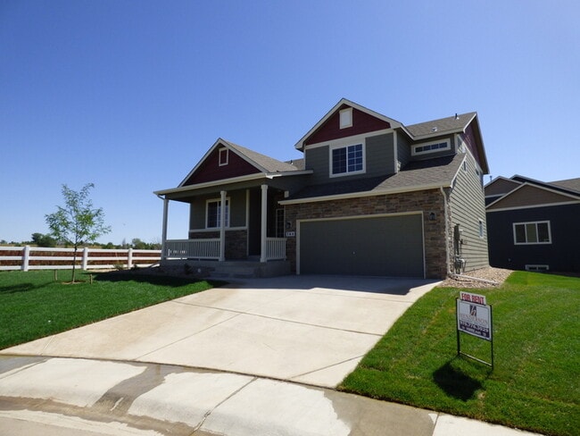 Building Photo - 4 Bed / 2.5 Bath Home in Windsor!