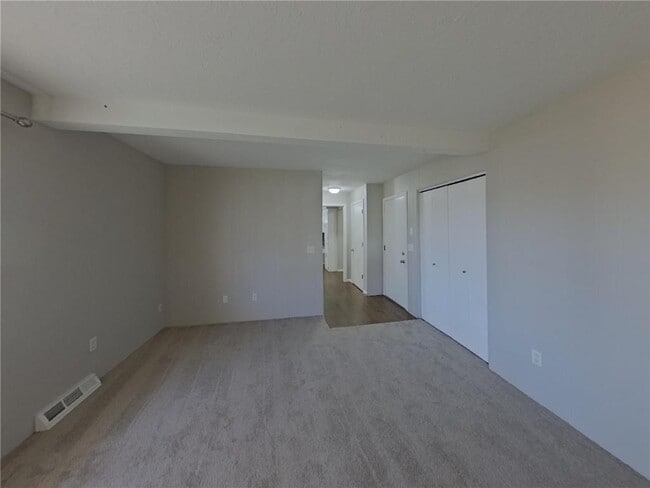 Photo - 931 Market St S